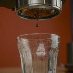 ARAM coffee + Ständer (yellow)